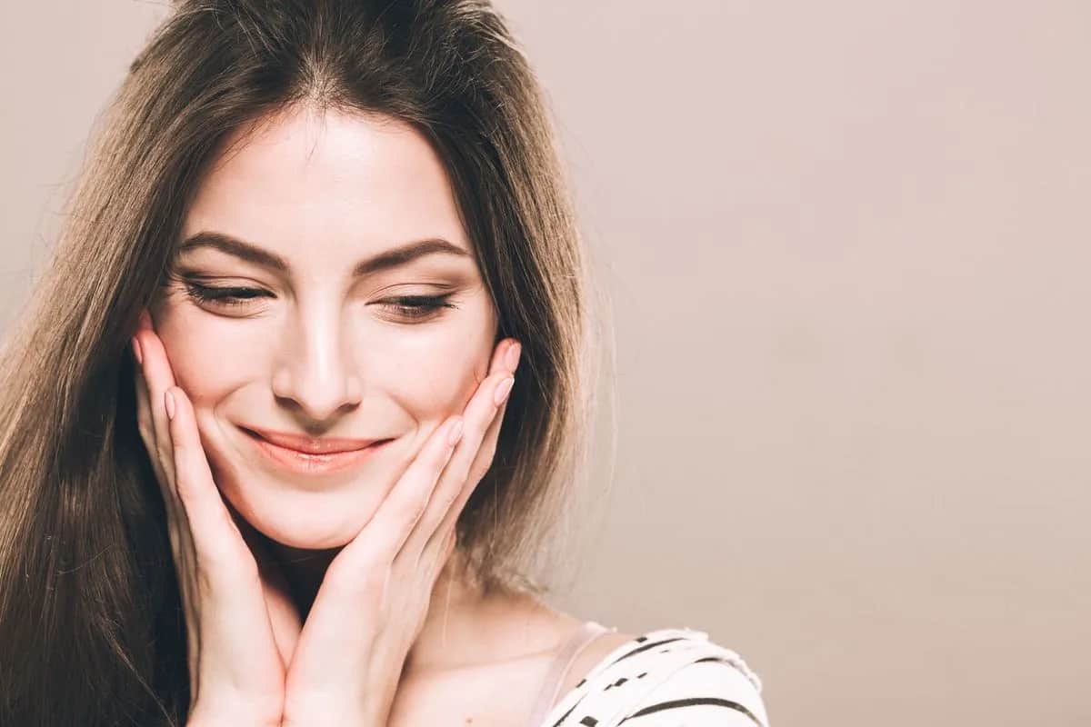 Jak rozjaśnić cerę: skuteczne metody na zdrowy i promienny wygląd