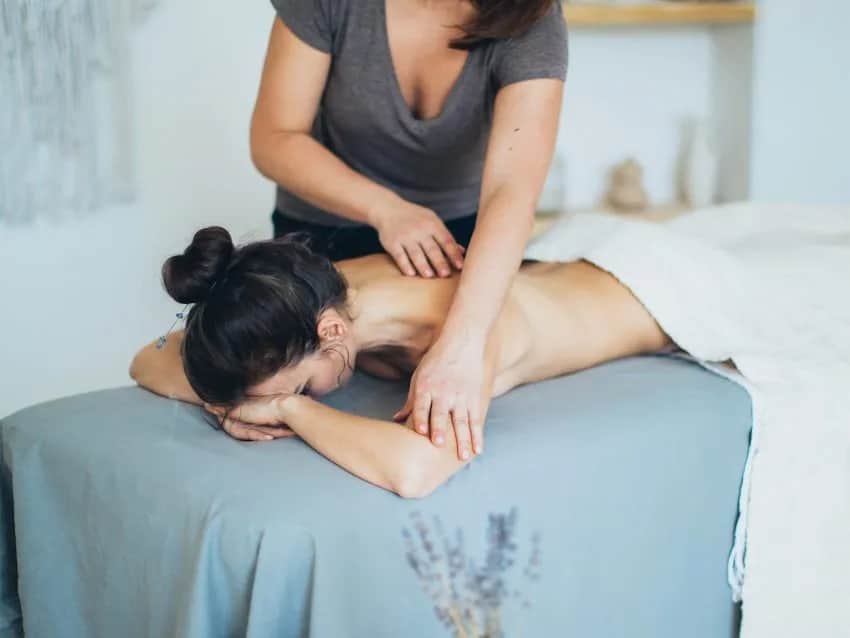 Na czym polega masaż tantryczny i jakie przynosi korzyści emocjonalne