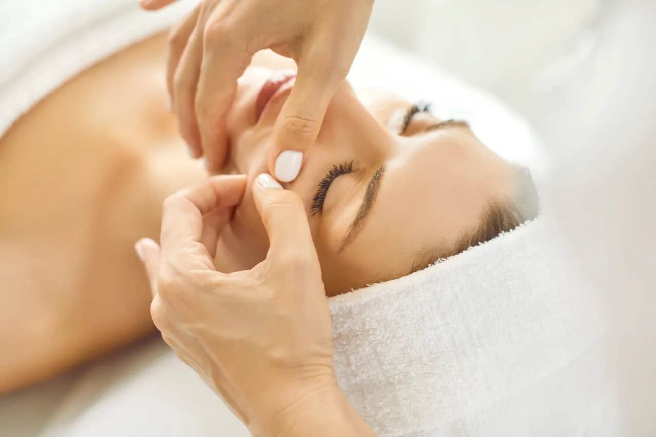 Masaż kobido co to - odkryj jego niezwykłe korzyści dla skóry