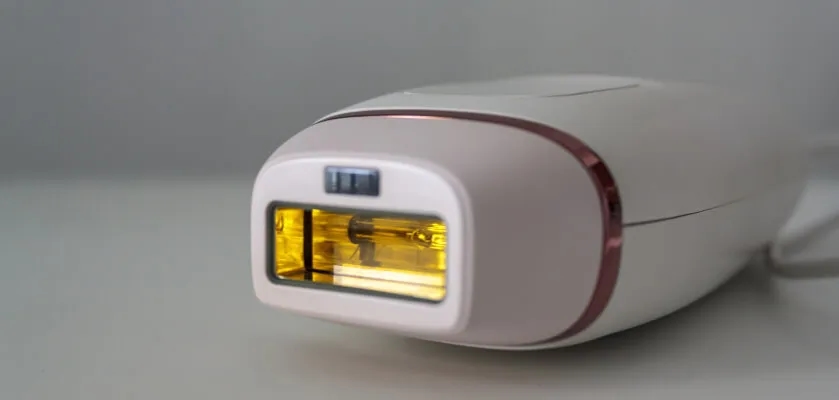 Jak działa depilator laserowy? Poznaj skuteczność i bezpieczeństwo