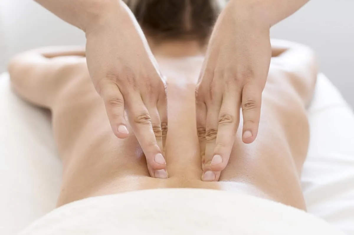 Jak zrobić masaż pleców, aby uniknąć bólu i poprawić relaksację