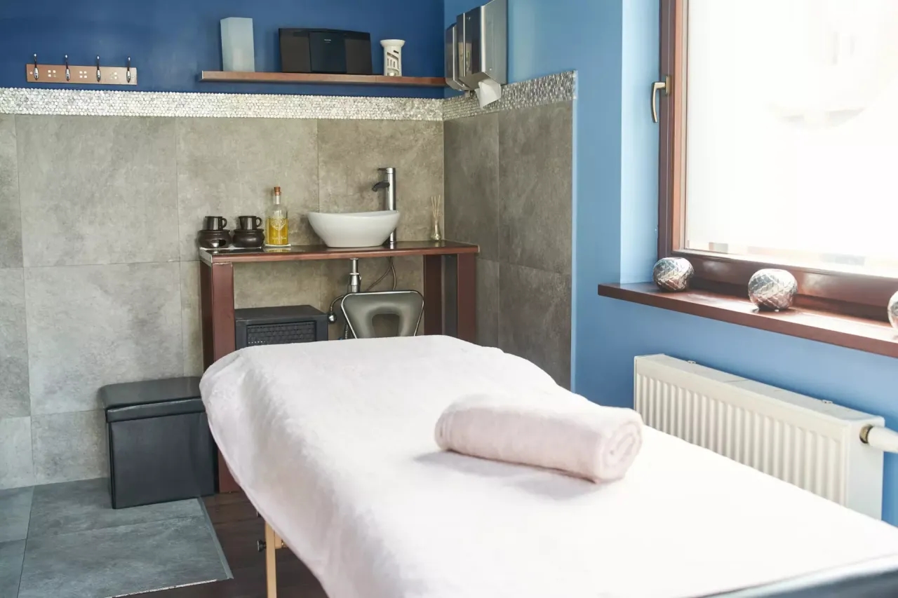 Masaż klasyczny jak wygląda - poznaj sekrety relaksu i technik