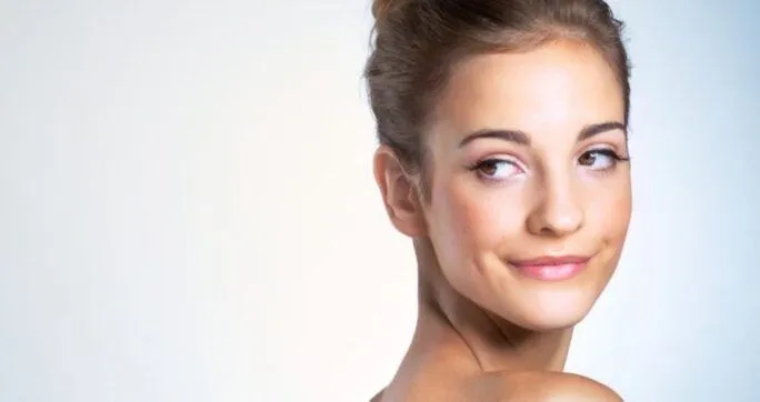 Jak poprawić wygląd cery: Skuteczne sposoby na promienną skórę