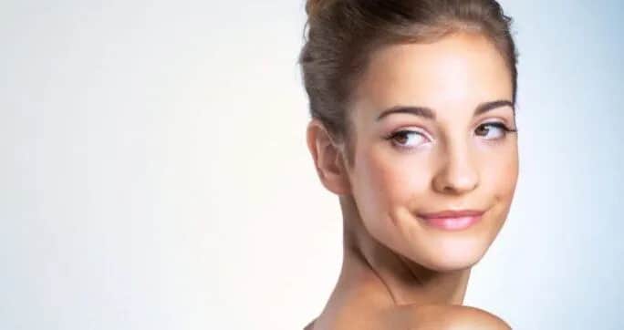 Jak poprawić wygląd cery: Skuteczne sposoby na promienną skórę