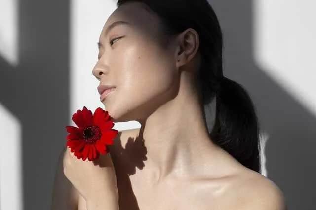 Czy krem BB niszczy cerę? Sprawdź, jak uniknąć podrażnień