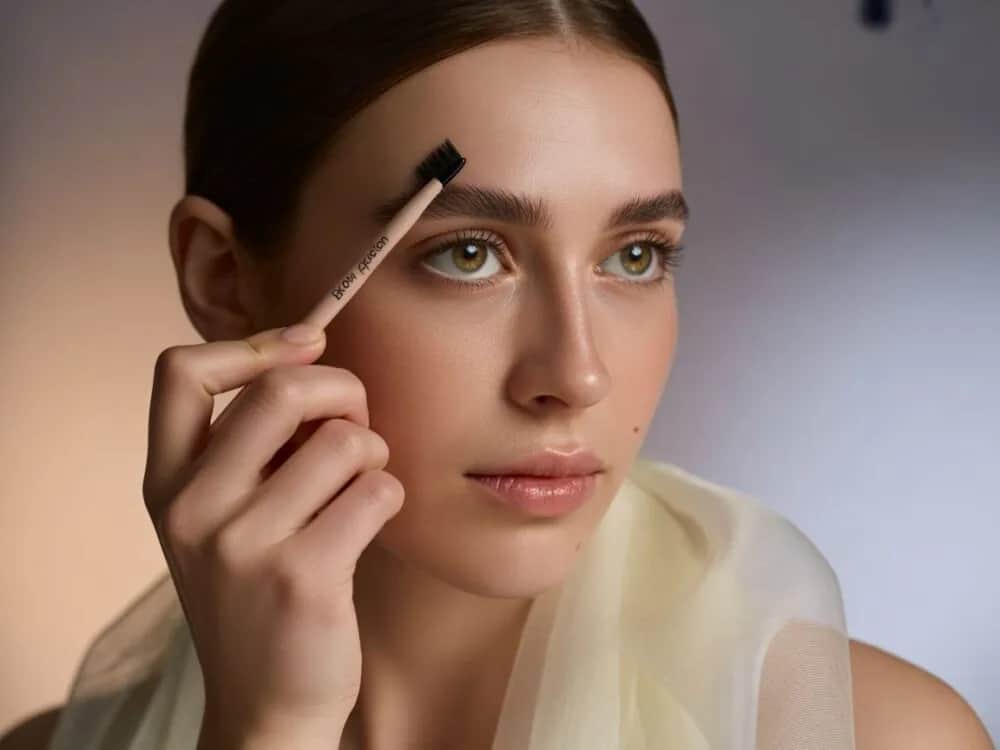 Jak szybko odrastają brwi? Poznaj sekrety ich wzrostu i pielęgnacji